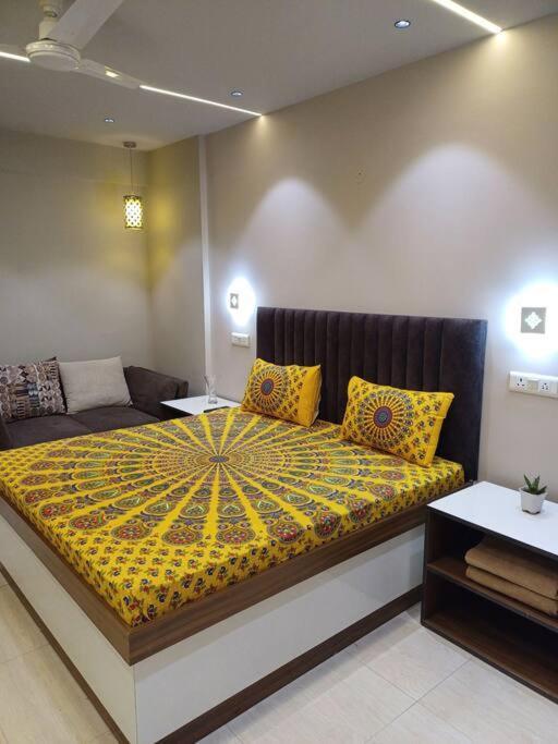 The Dream House Dlf Moti Nagar *