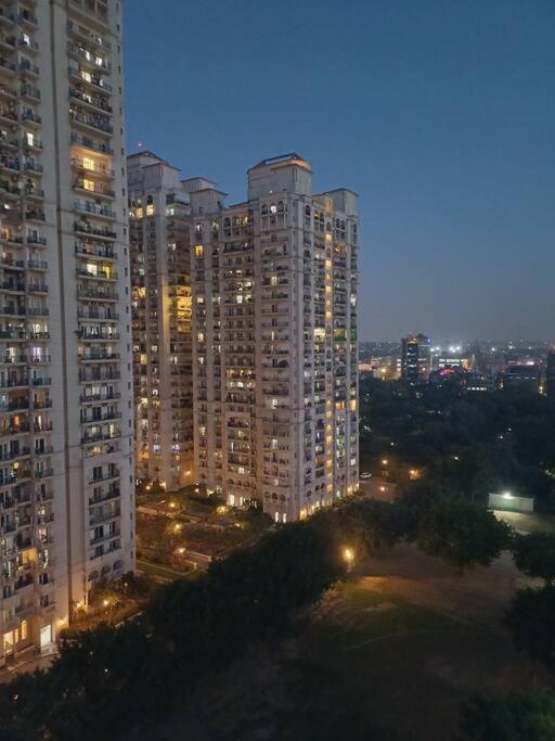 The Dream House Dlf Moti Nagar Apartment *