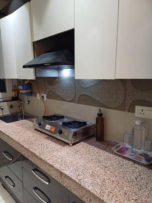 The Dream House Dlf Moti Nagar Apartment *